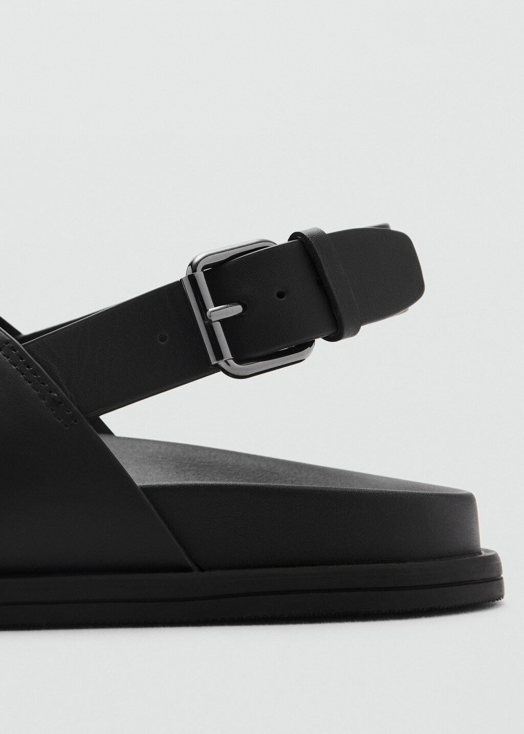 100% leather crossed strap sandal - Black