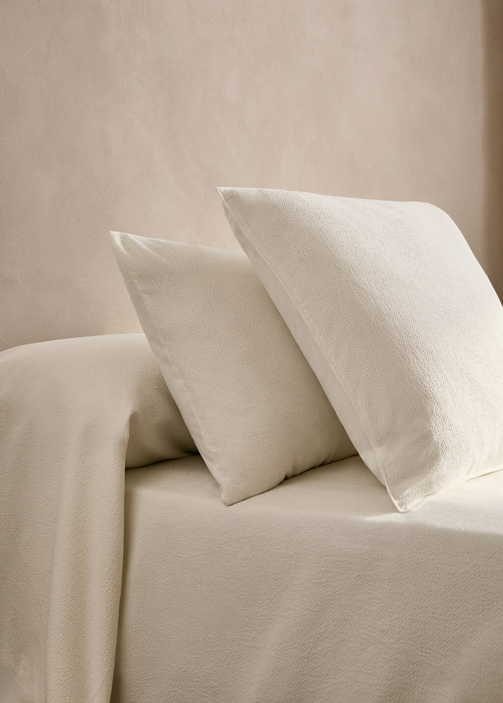 Textured cotton percale pillowcase, 60x60 cm - Ecru