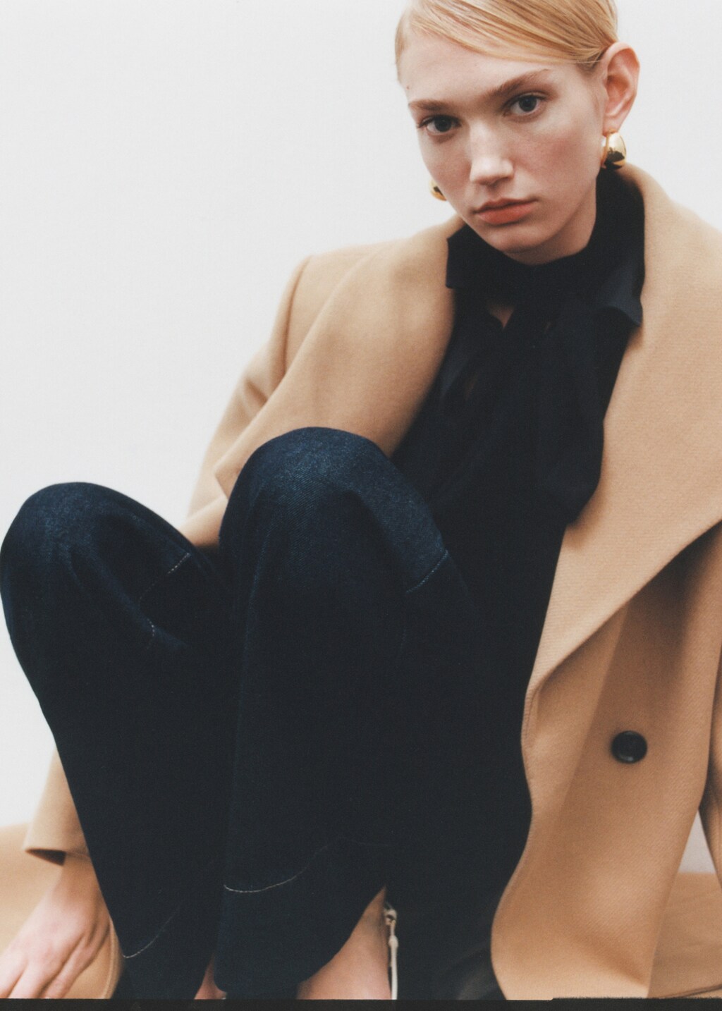 Woollen coat with belt - Black