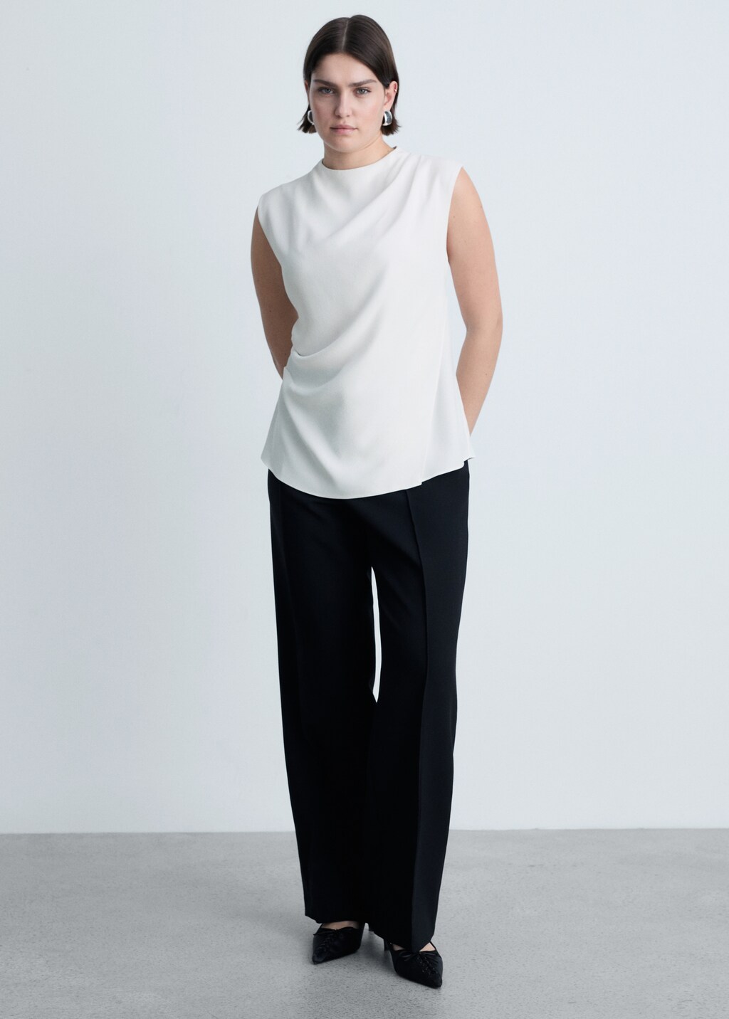 Sleeveless draped blouse - Black