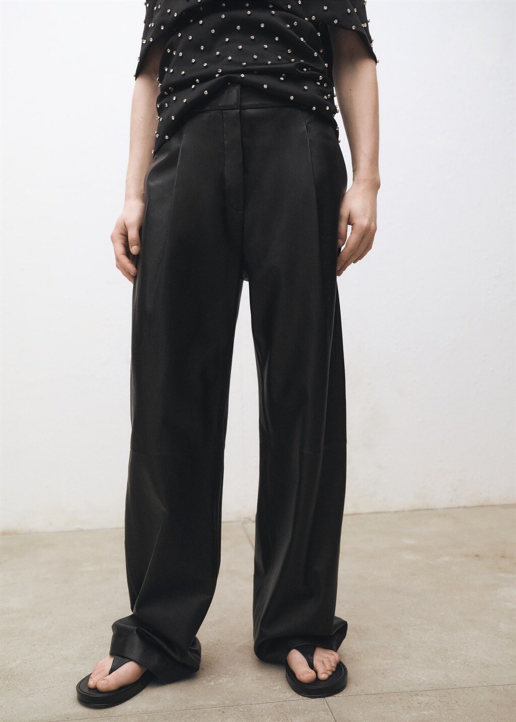 Straight leather trousers with pleat detail - Black
