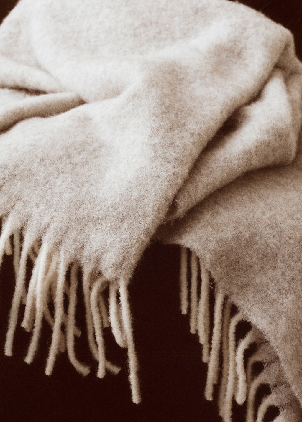 Soft effect blanket with fringe finish - Ecru
