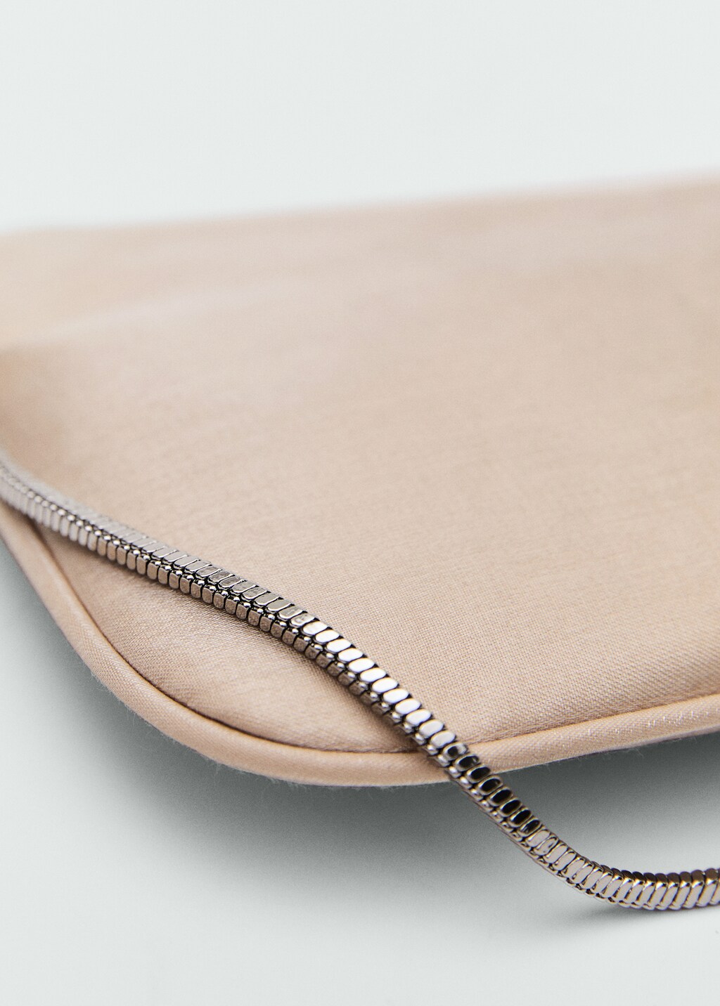 Shiny finish chain bag - Beige