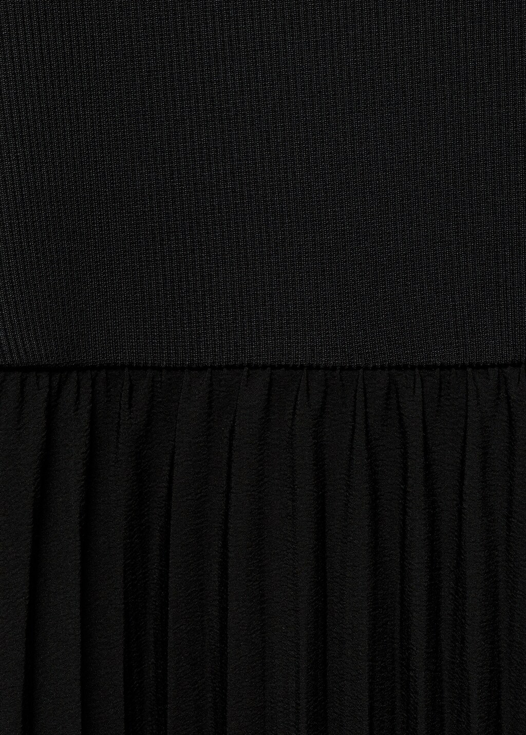 Pleated A-line dress - Black