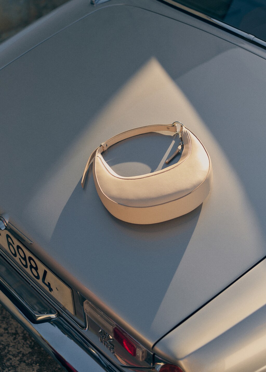 Oval shoulder bag - Medium Brown