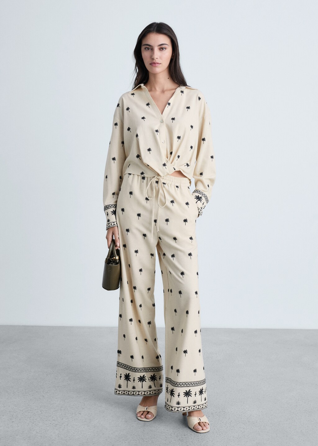 Embroidered shirt with knot - Beige