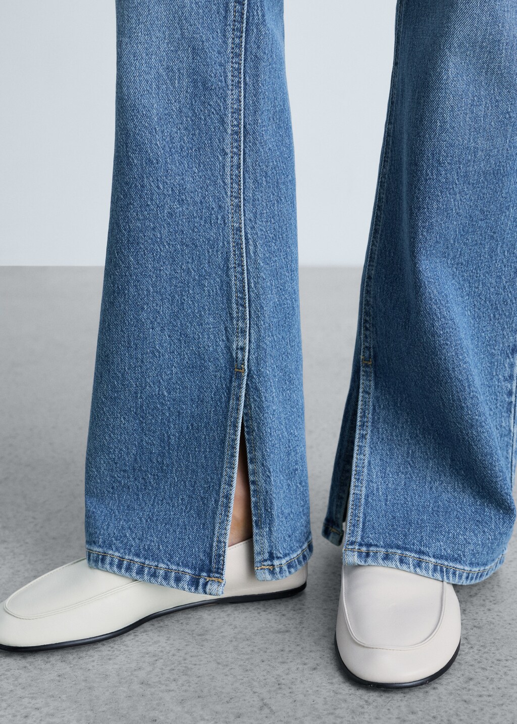 Rinse-wash flared jeans with openings - Open Blue