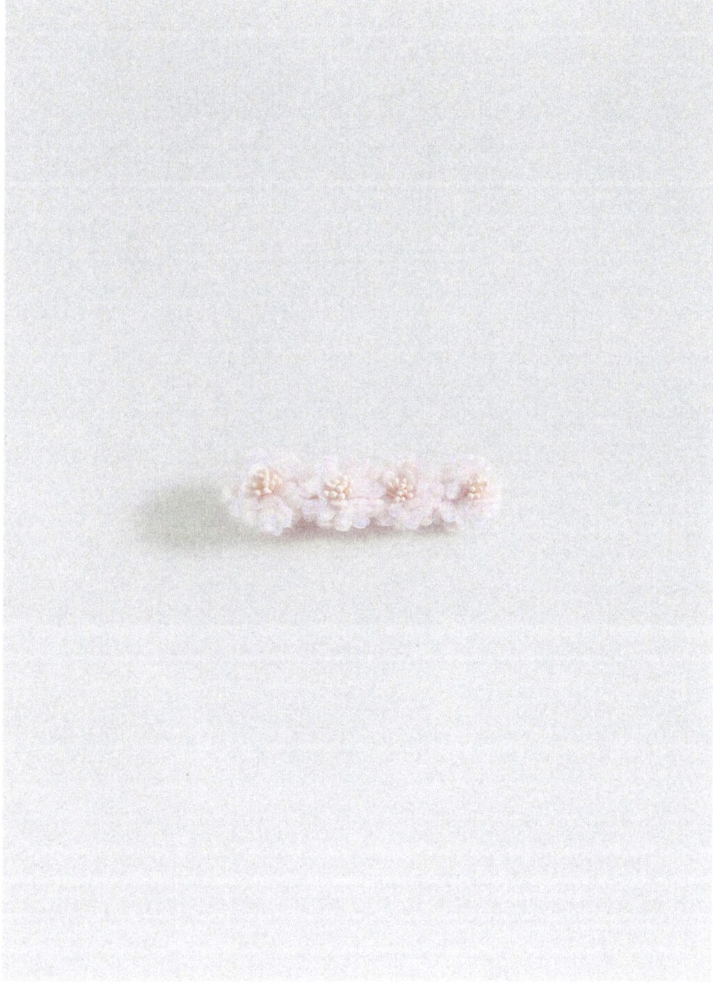 Floral clip - Ecru