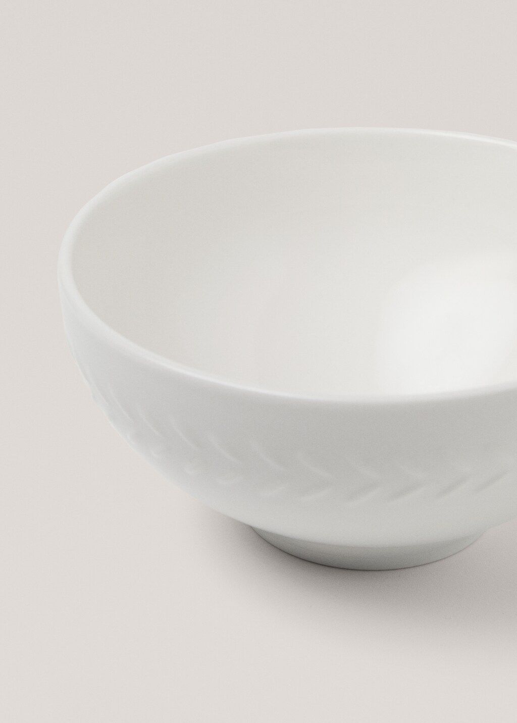 Stoneware bowl with herringbone relief - White
