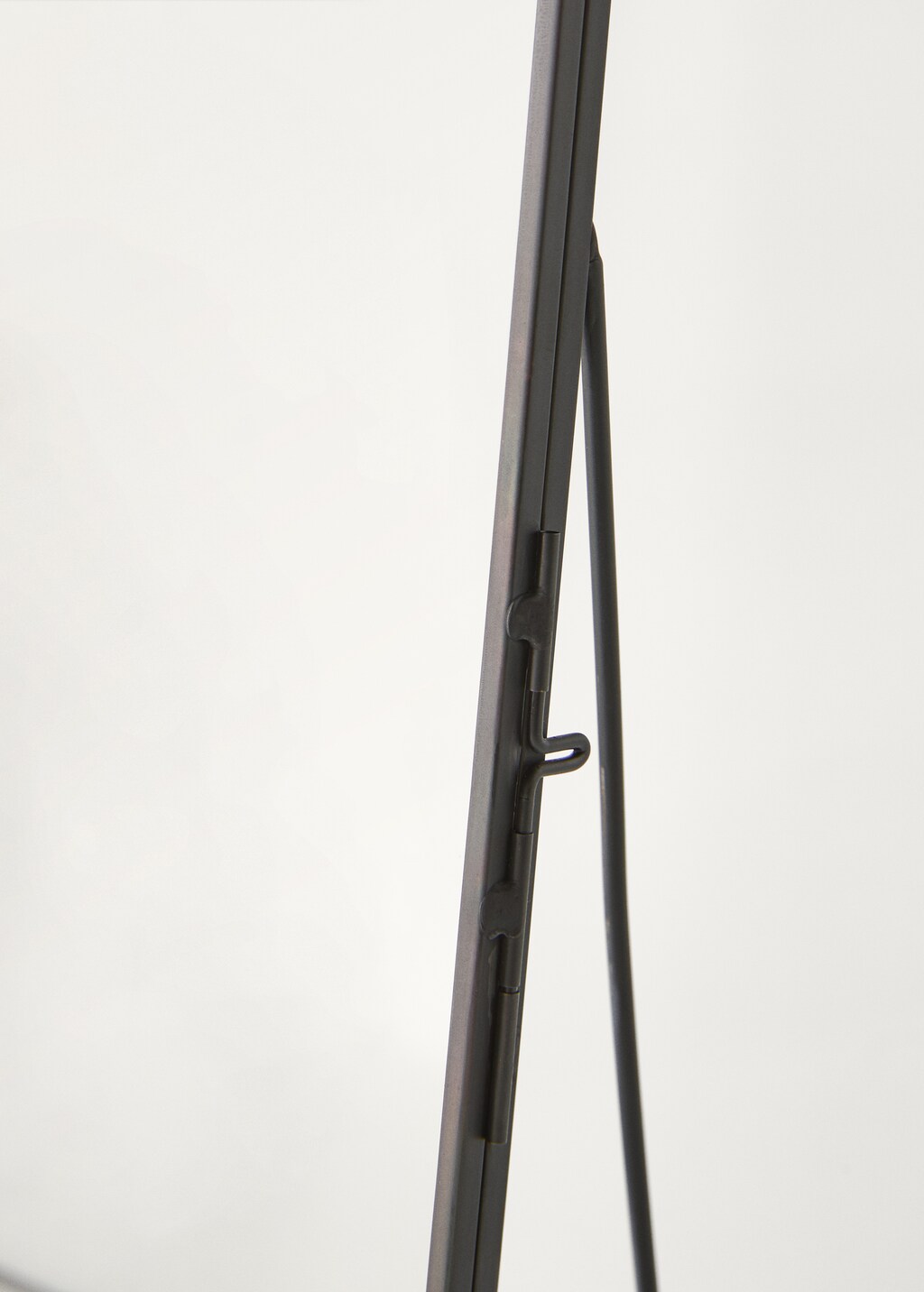 Metal frame medium triangular foot - Black