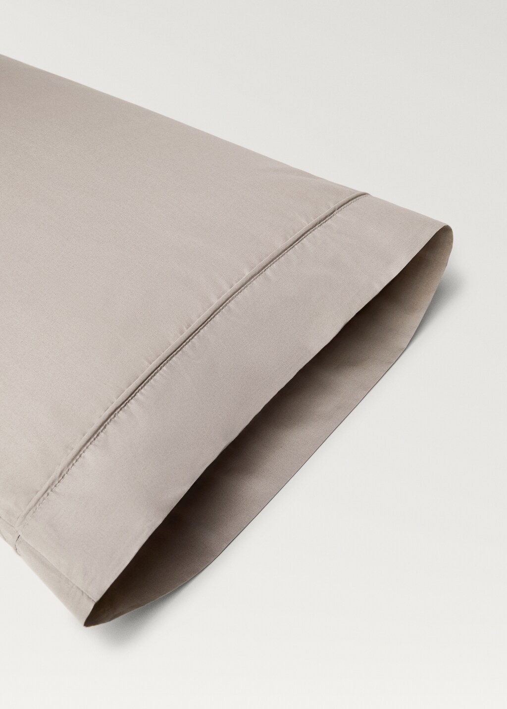 500-thread count cotton percale pillowcase with rounded piping detail, 45x110 cm - Medium Brown