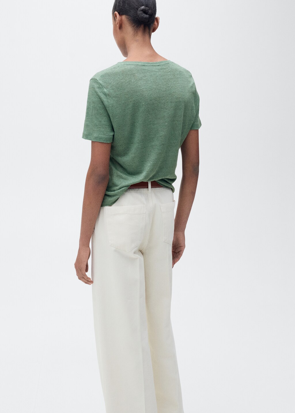 V-neck linen t-shirt - Ecru