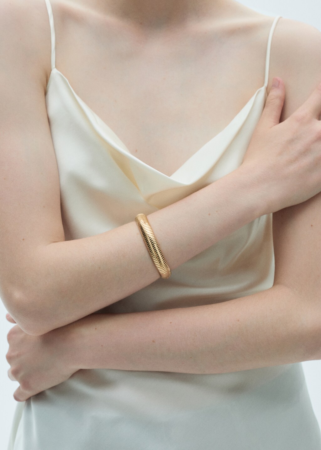 Rigid textured bracelet - Gold