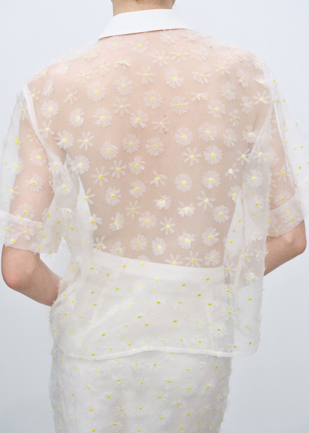 Semi-transparent shirt embroidered with flowers - Off White