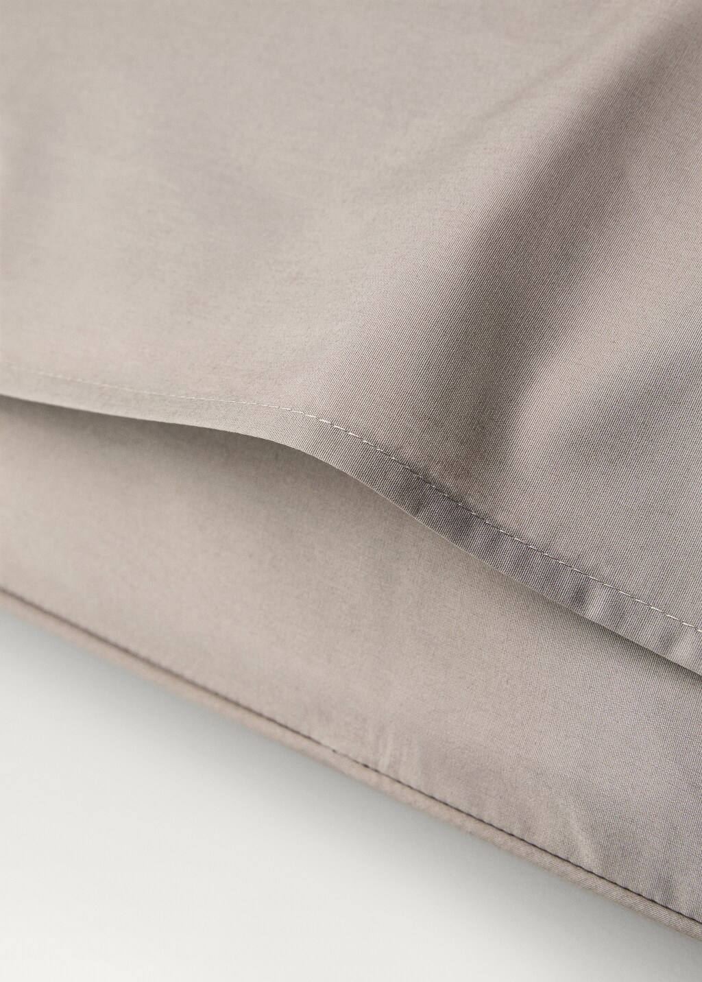 500-thread count cotton percale pillowcase with rounded piping detail, 60x60 cm - Medium Brown