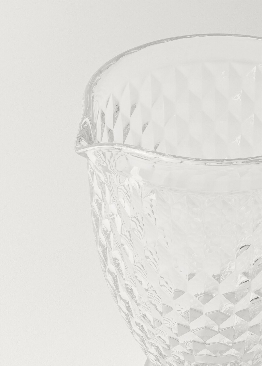 Glass jug with geometric relief - Ice Grey