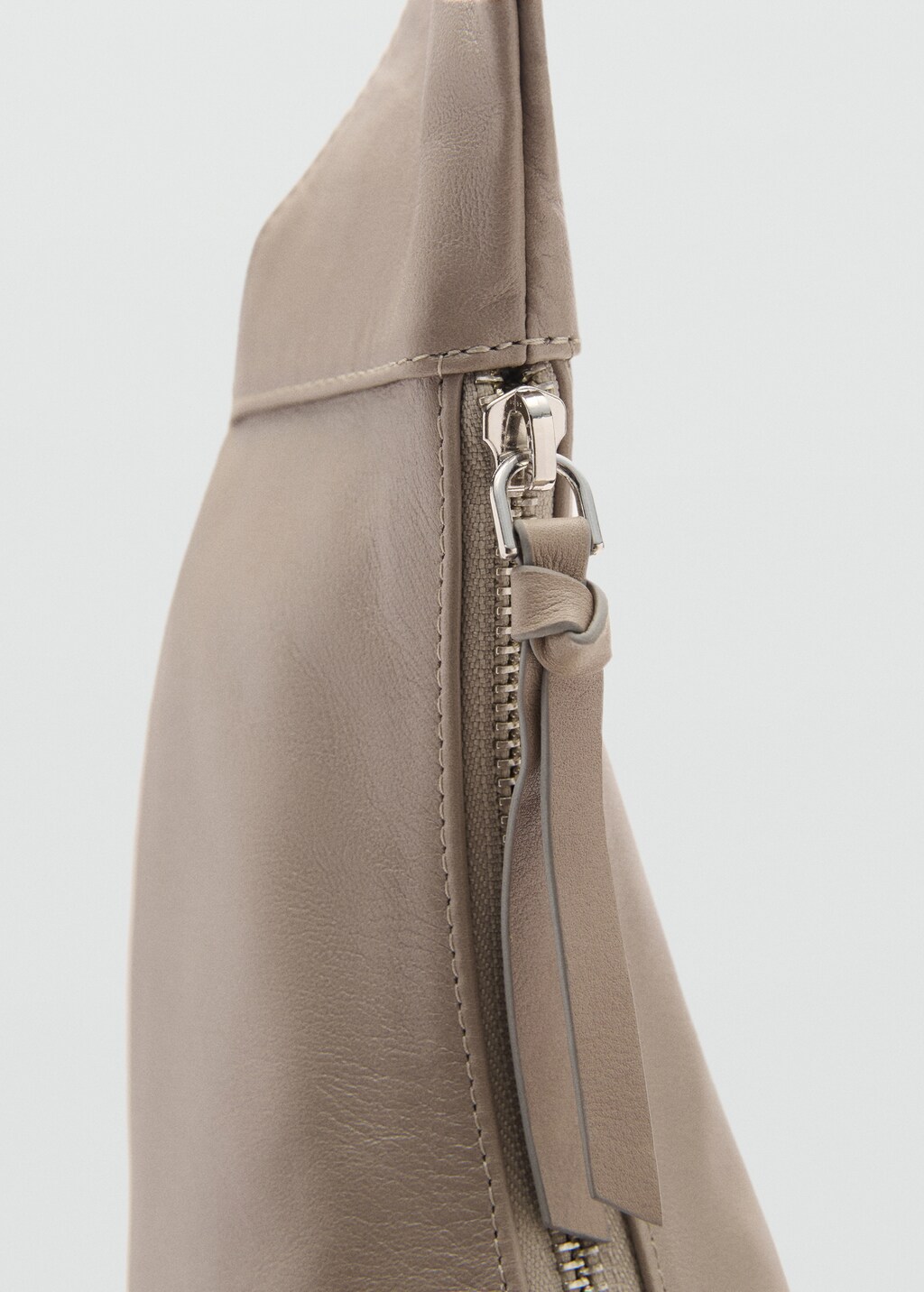 Half-moon leather bag - Light/Pastel Grey