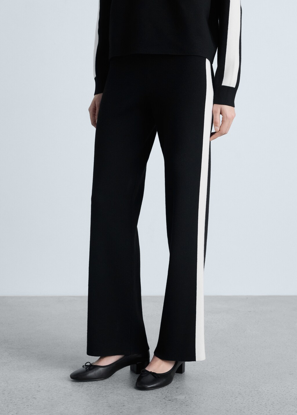 Knitted trousers with contrasting stripes - Black
