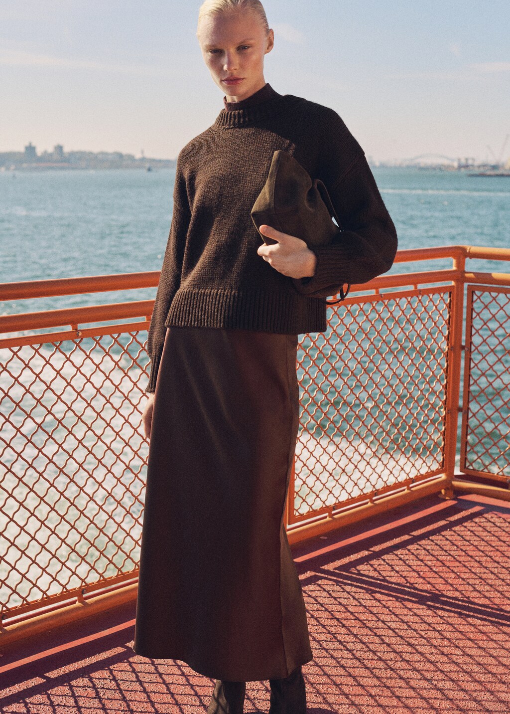 Chunky-knit sweater with ribbed trims - Brown