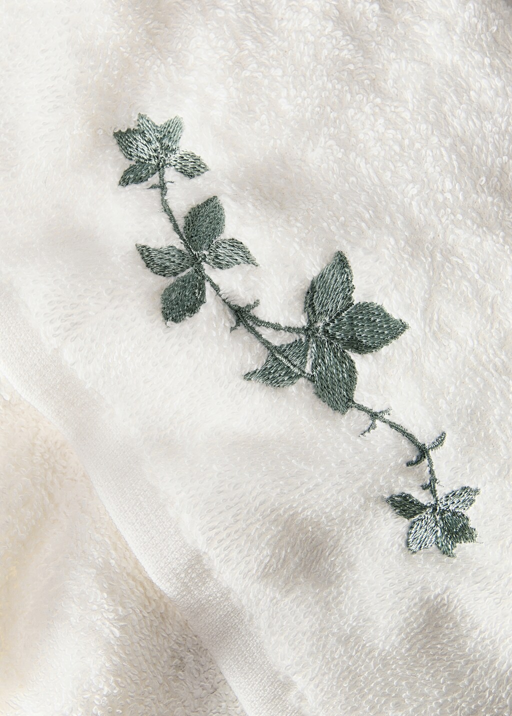 Hand towel with leaf embroidery - Off White