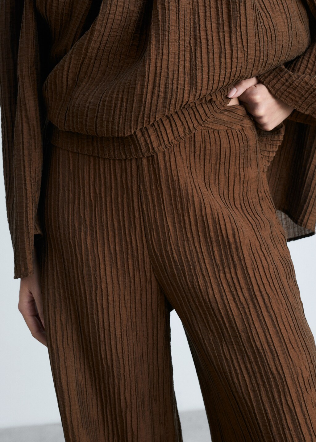 Straight textured trousers - Coffee