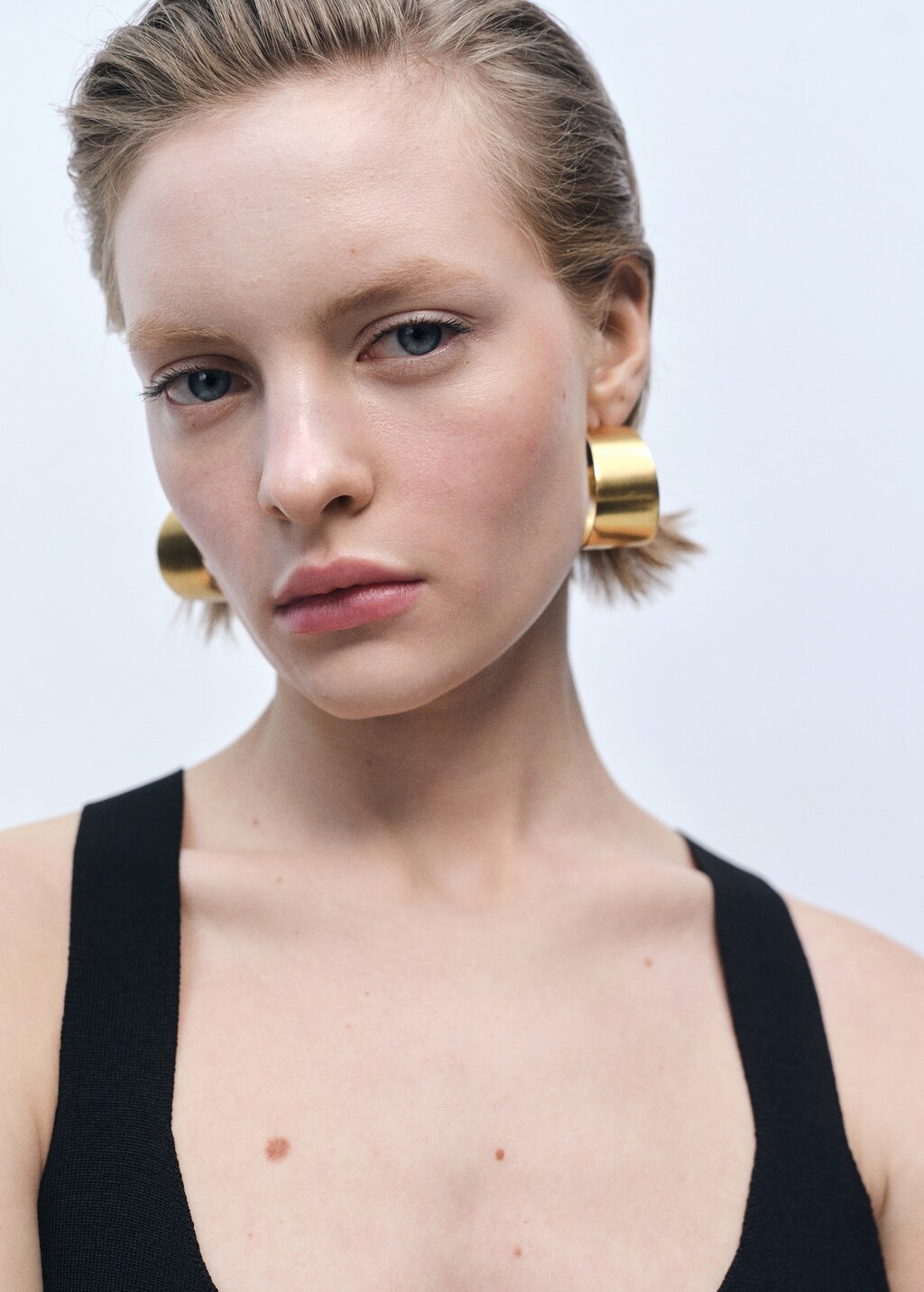 Flared knitted top with open back - Black