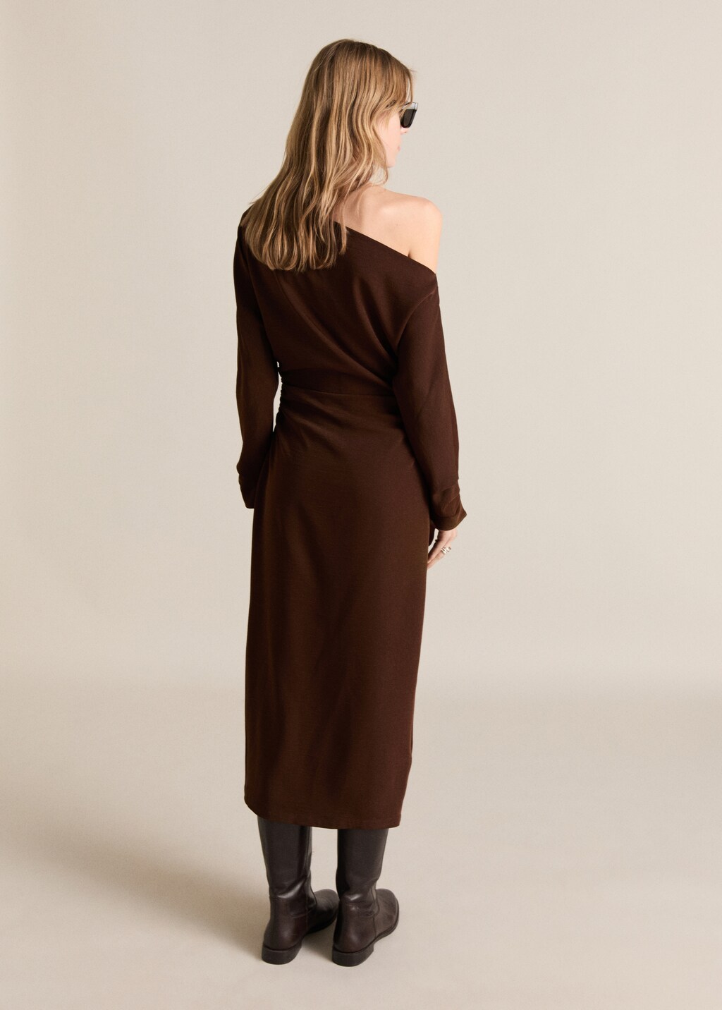 Asymmetrical dress with gathered sides - Brown