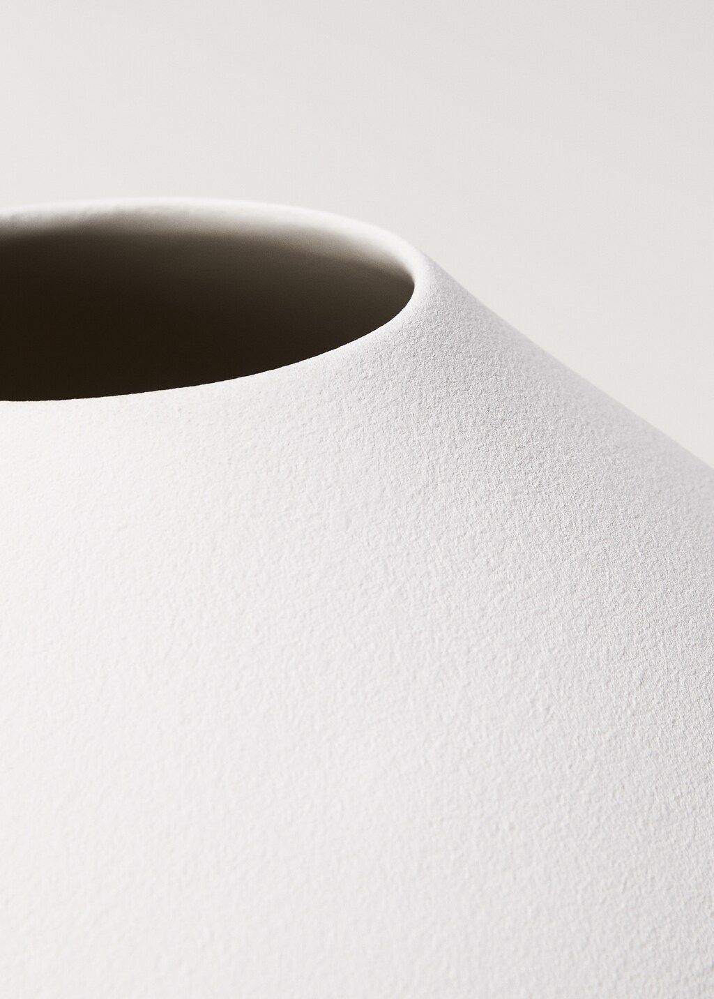 Large matte finish earthenware vase - White
