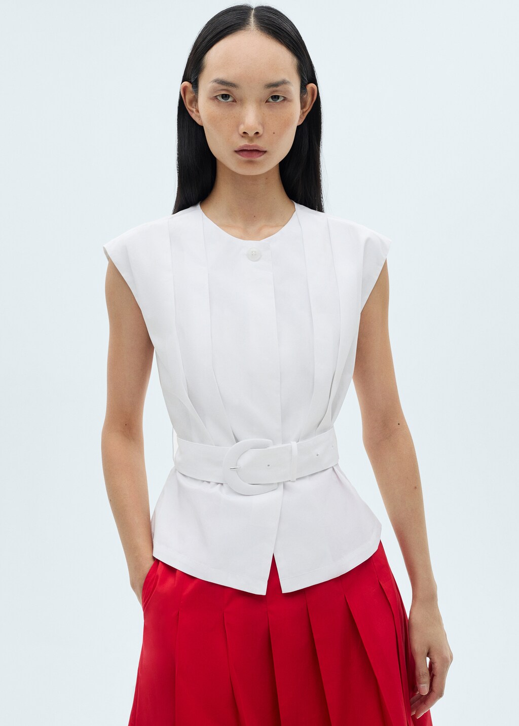Pleated blouse with belt - White