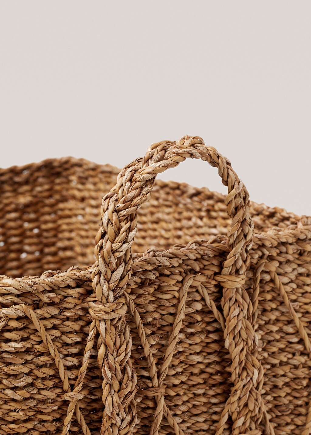Large braided seagrass basket with rhombus design - Brown