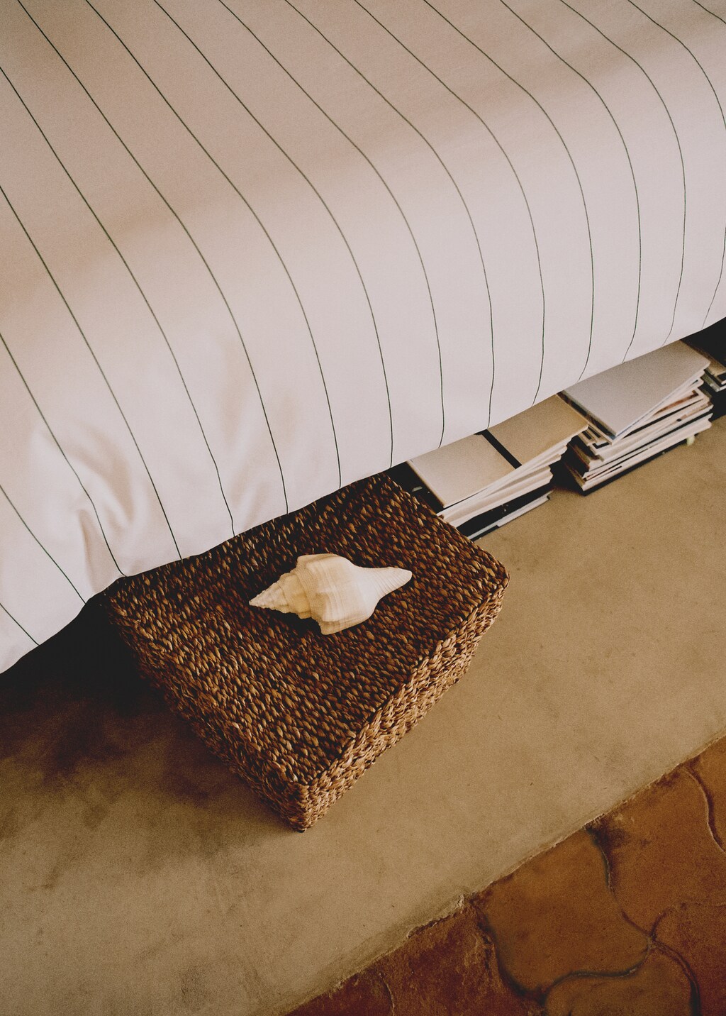 Large square seagrass basket with lid - Brown