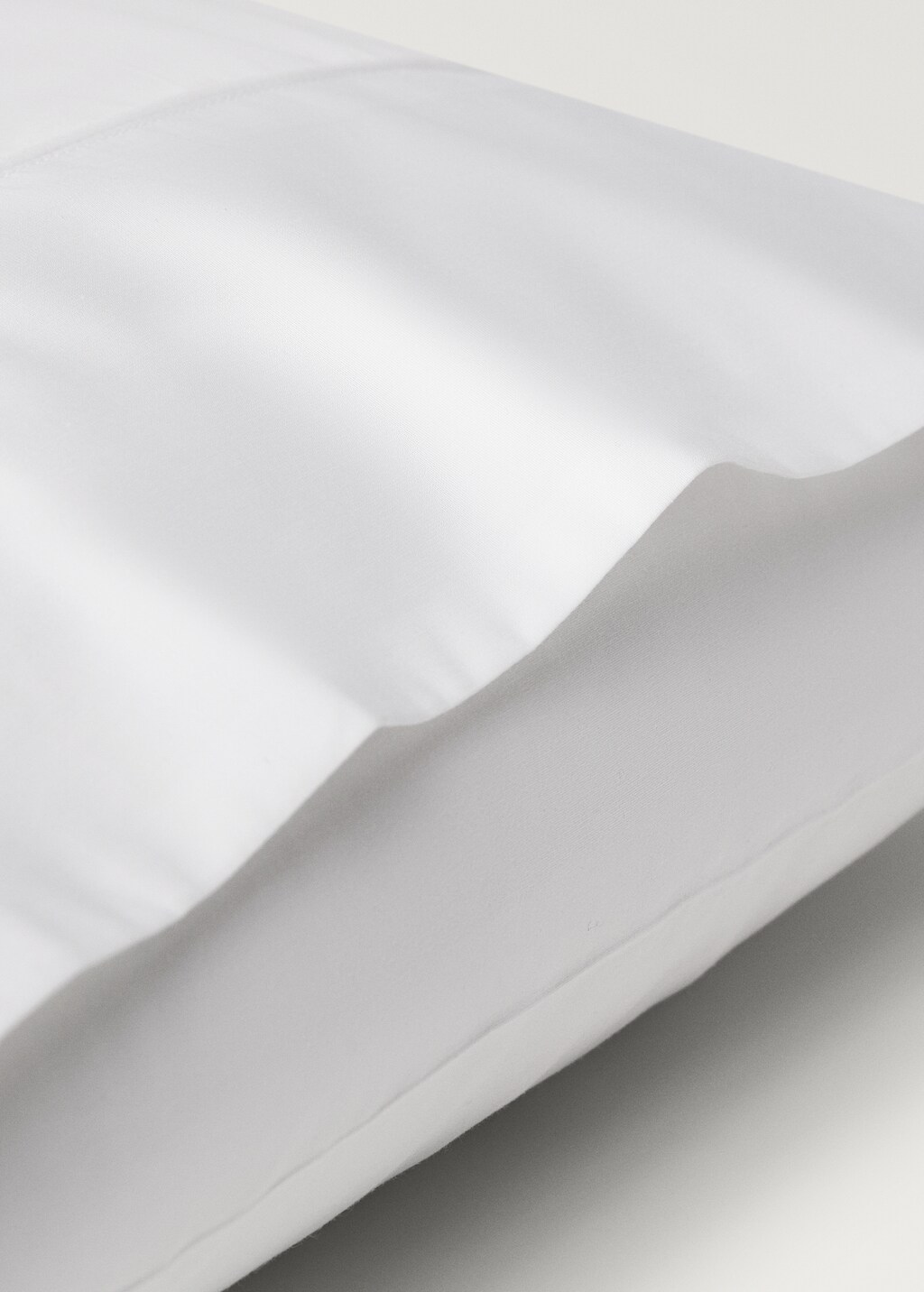 500-thread count cotton percale pillowcase with rounded piping detail, 60x60 cm - White