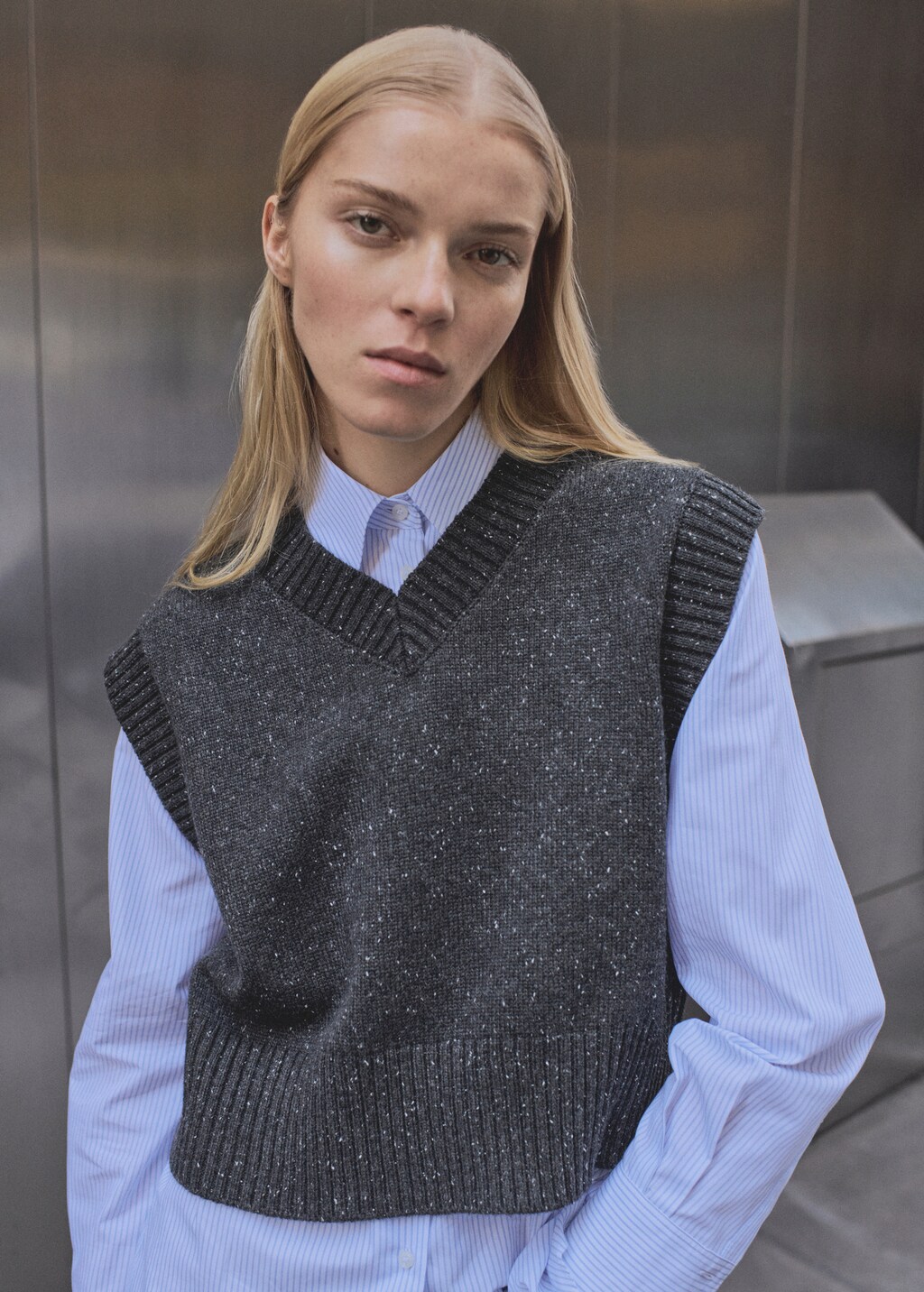 V-neck knitted gilet - Medium Heather Grey