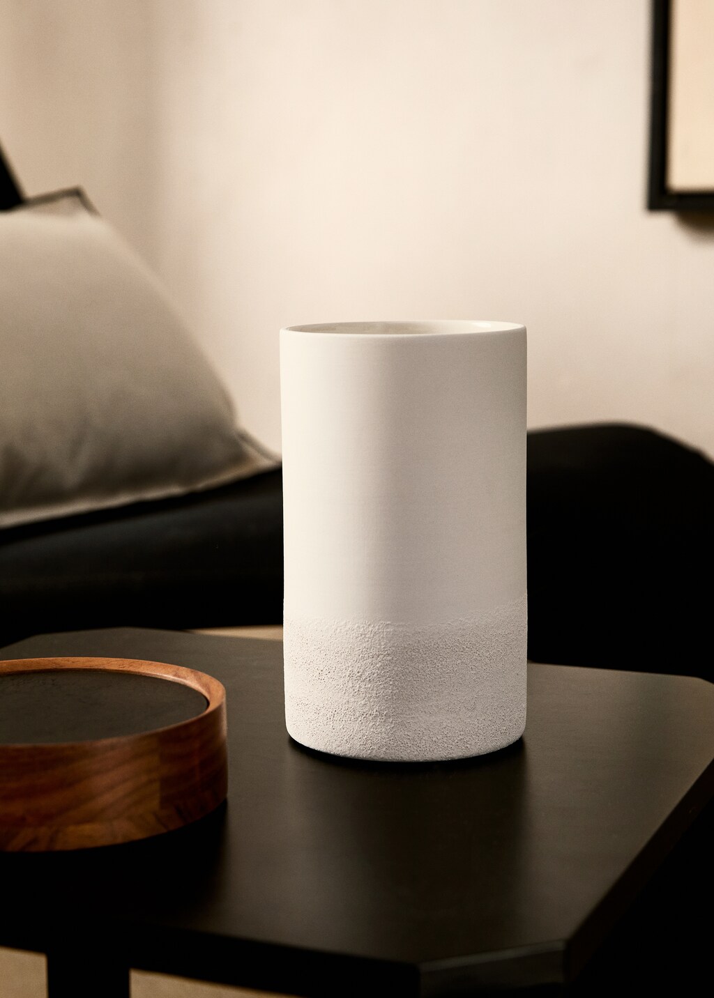 Small crackle-glaze earthenware vase - White