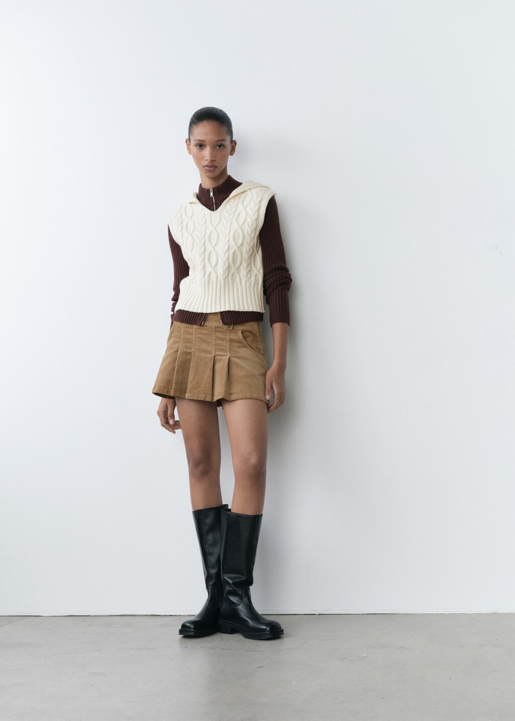 Cable-knit gilet with hood - Ecru