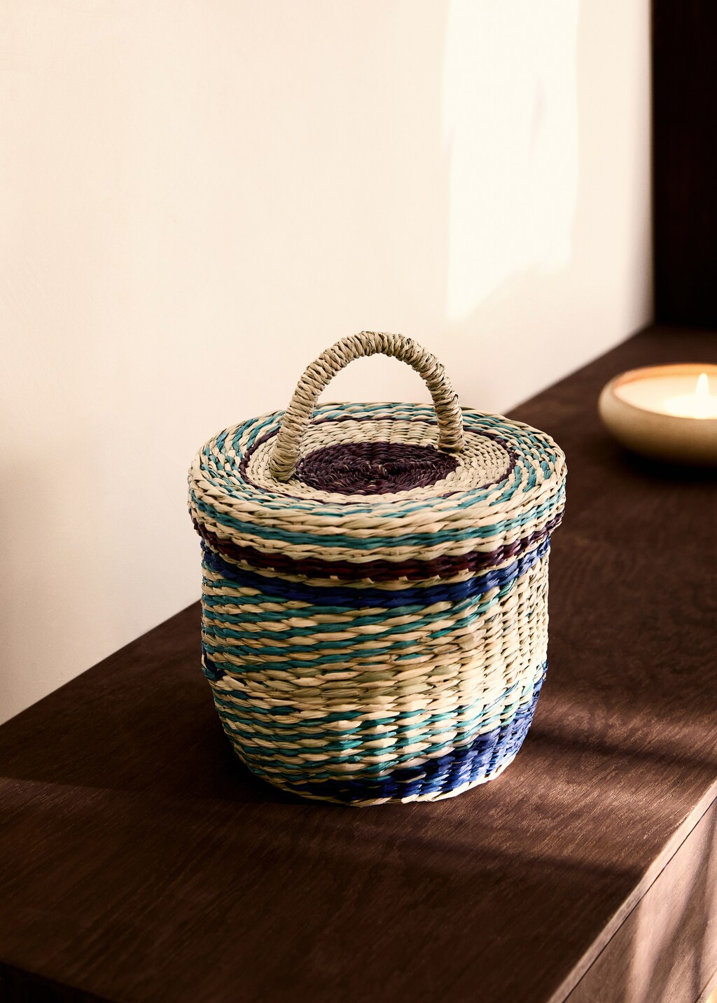 Small coloured seagrass basket with lid - Blue