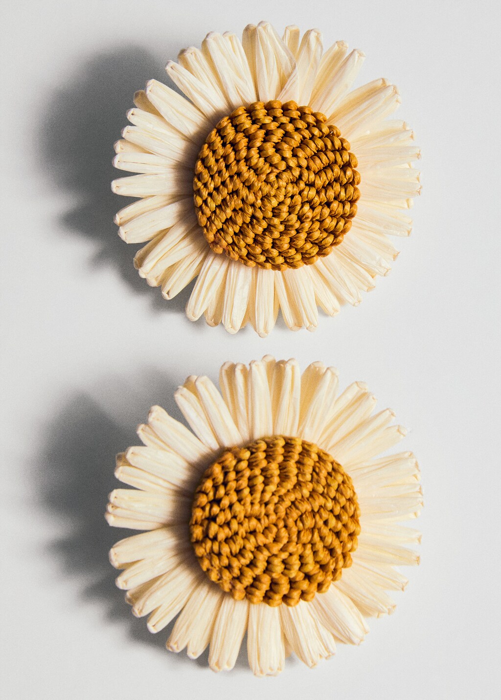 Flowers raffia earrings - Beige