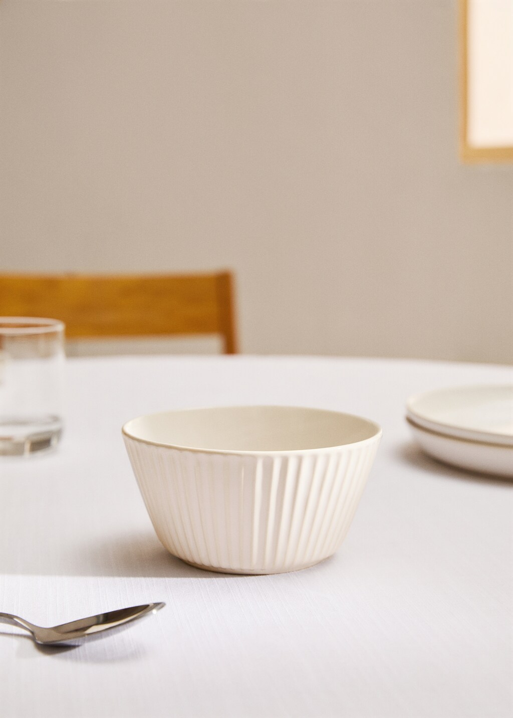 Stoneware bowl with wave relief - Off White