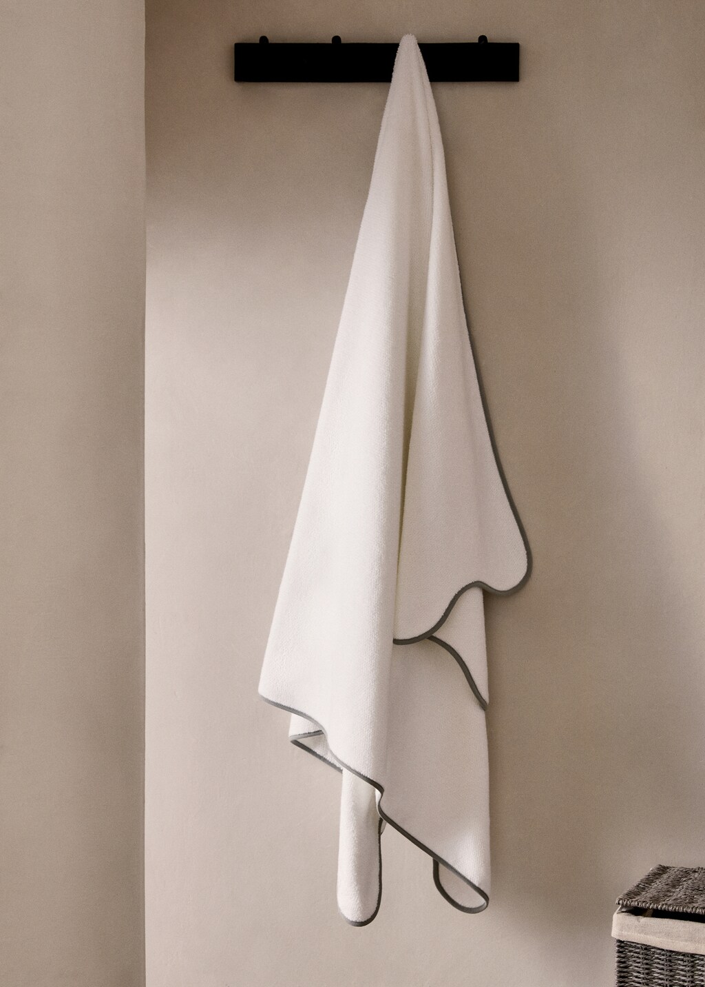 Bath towel with rice-stitch and waves - White