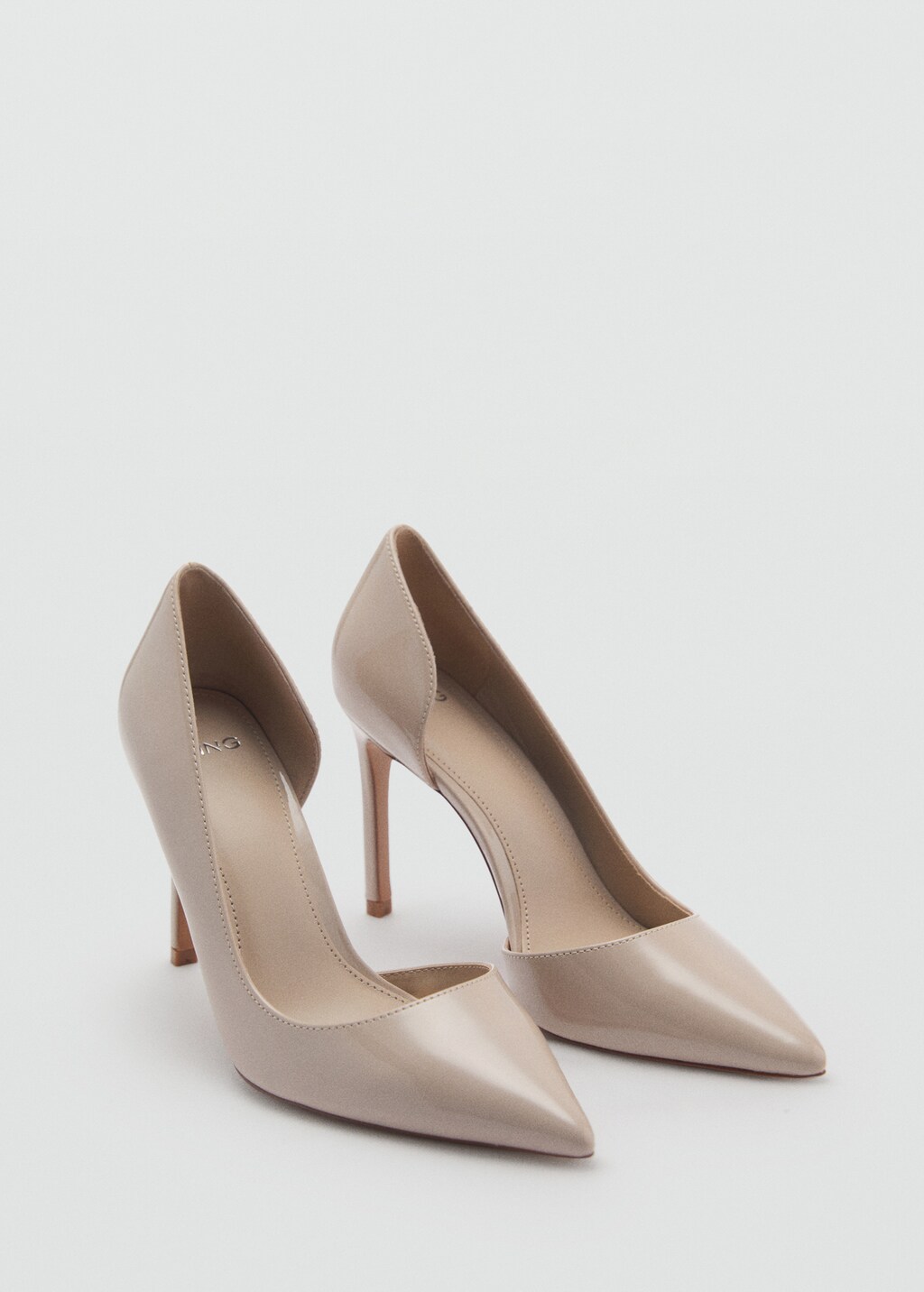 Asymmetrical heeled shoes - White