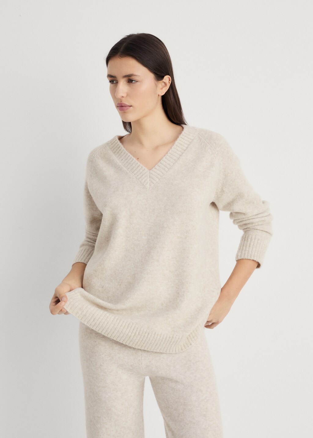 V-neck plain knitted sweater - Grey