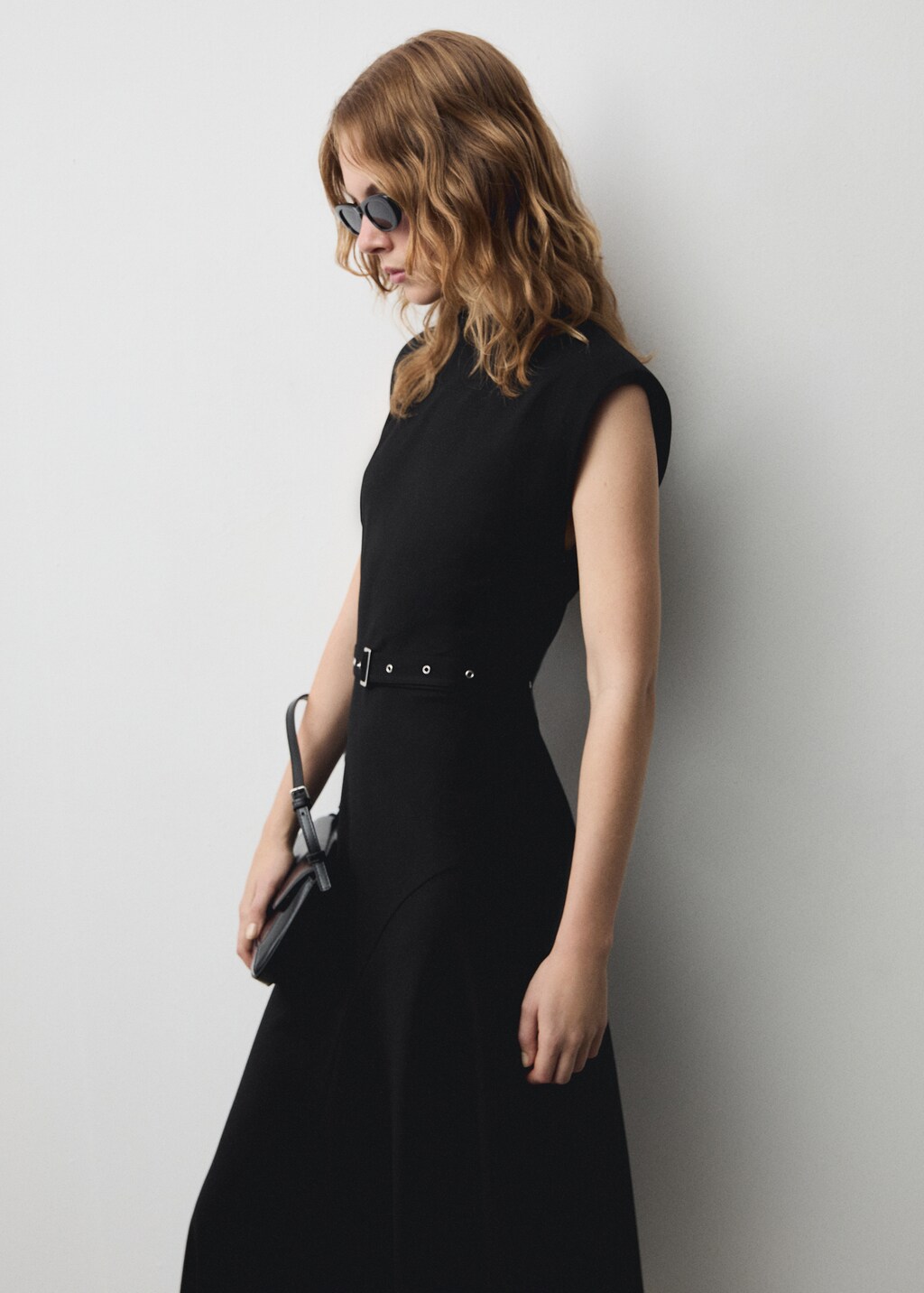 Asymmetrical dress with belt - Black