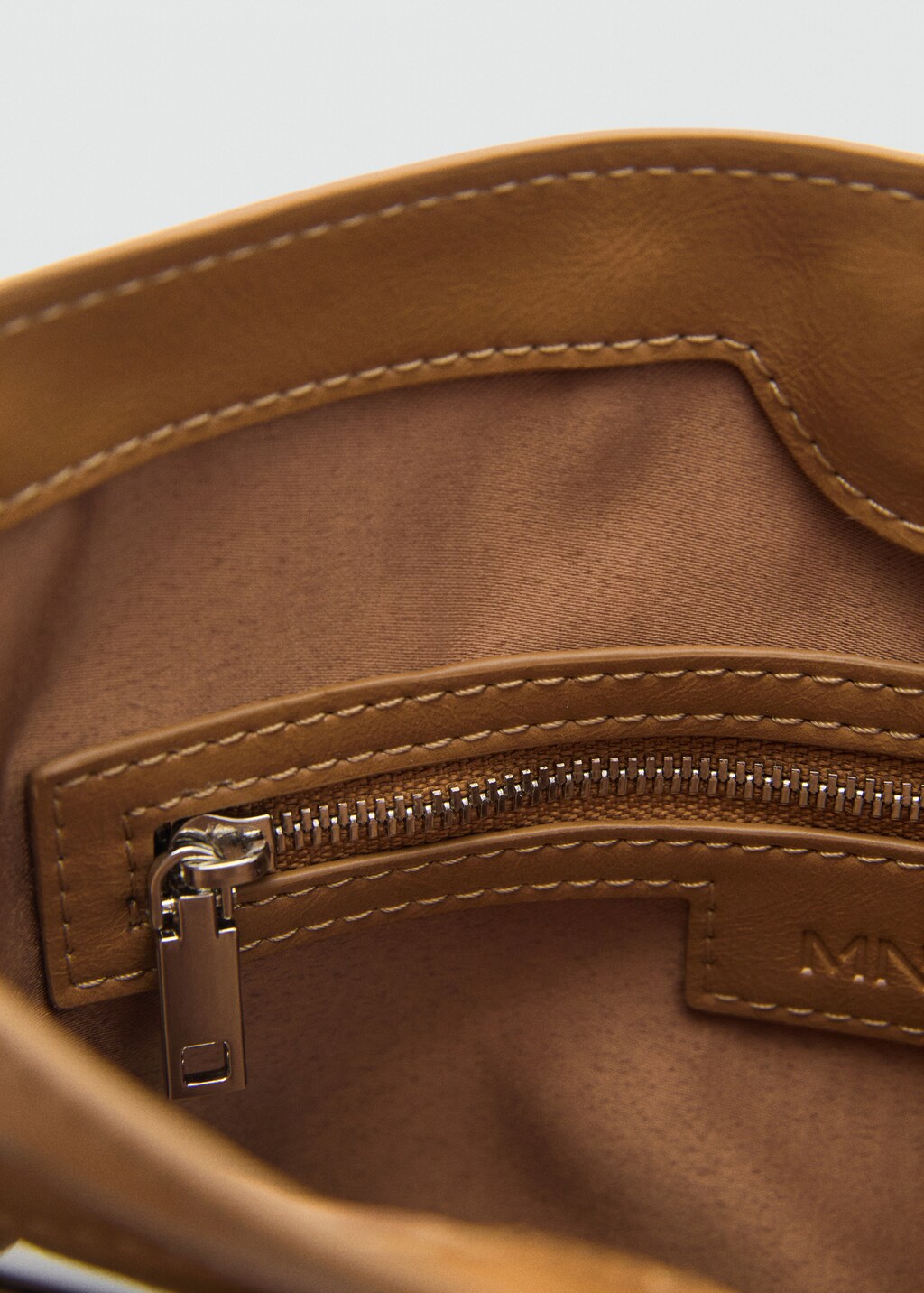 Shoulder bag with pochette pocket - Medium Brown