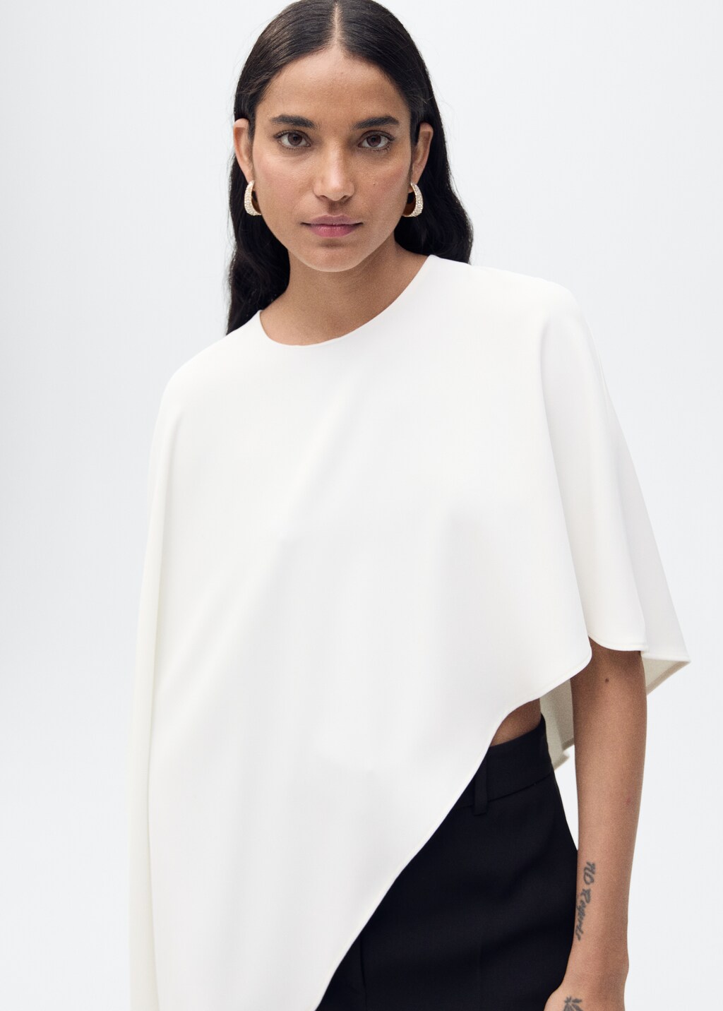 Asymmetrical round-neck cape - White