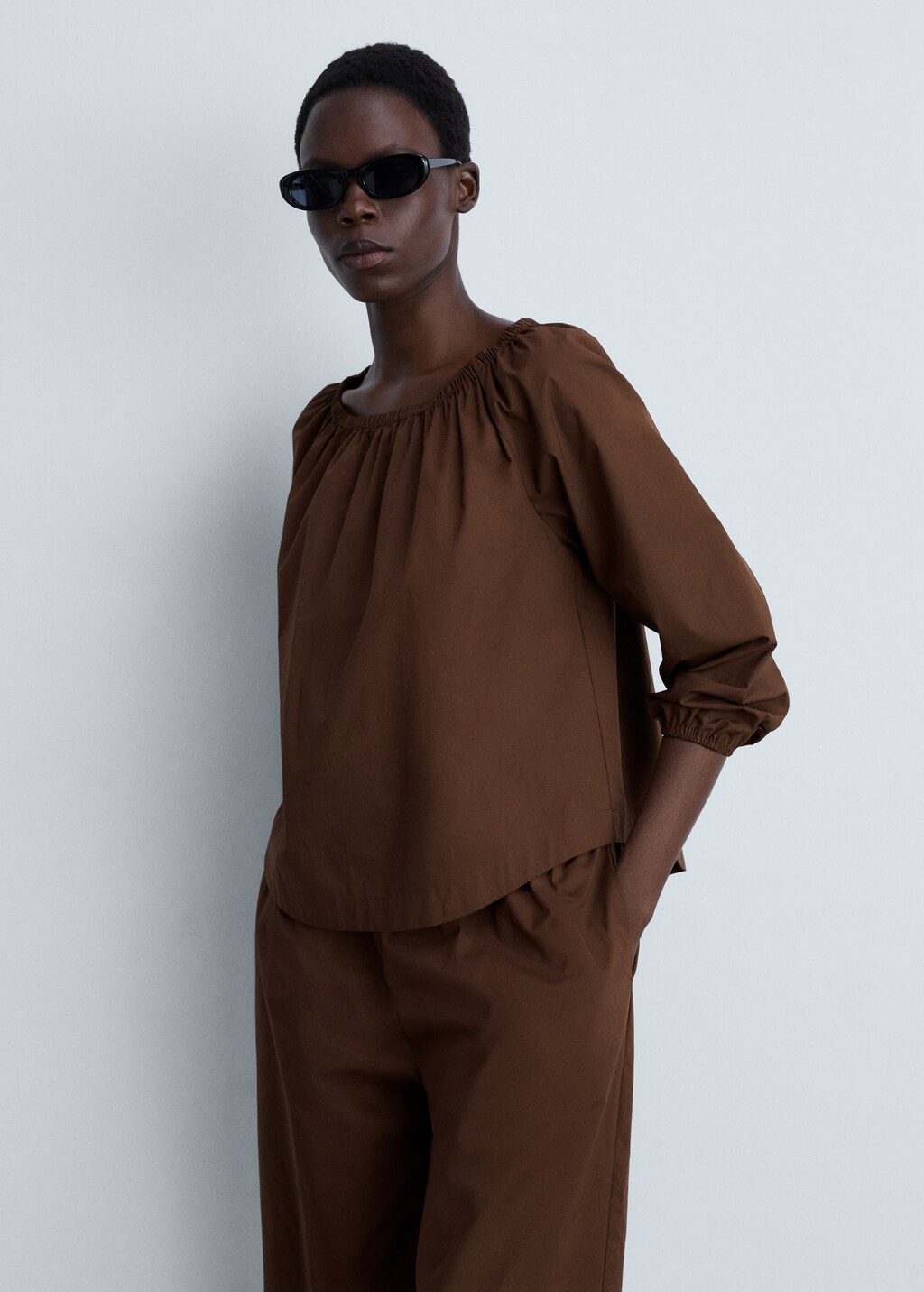 Cotton blouse with gathered neck - Brown