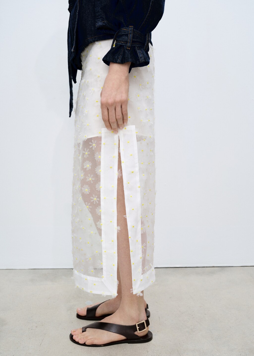 Semi-transparent skirt embroidered with flowers - Off White
