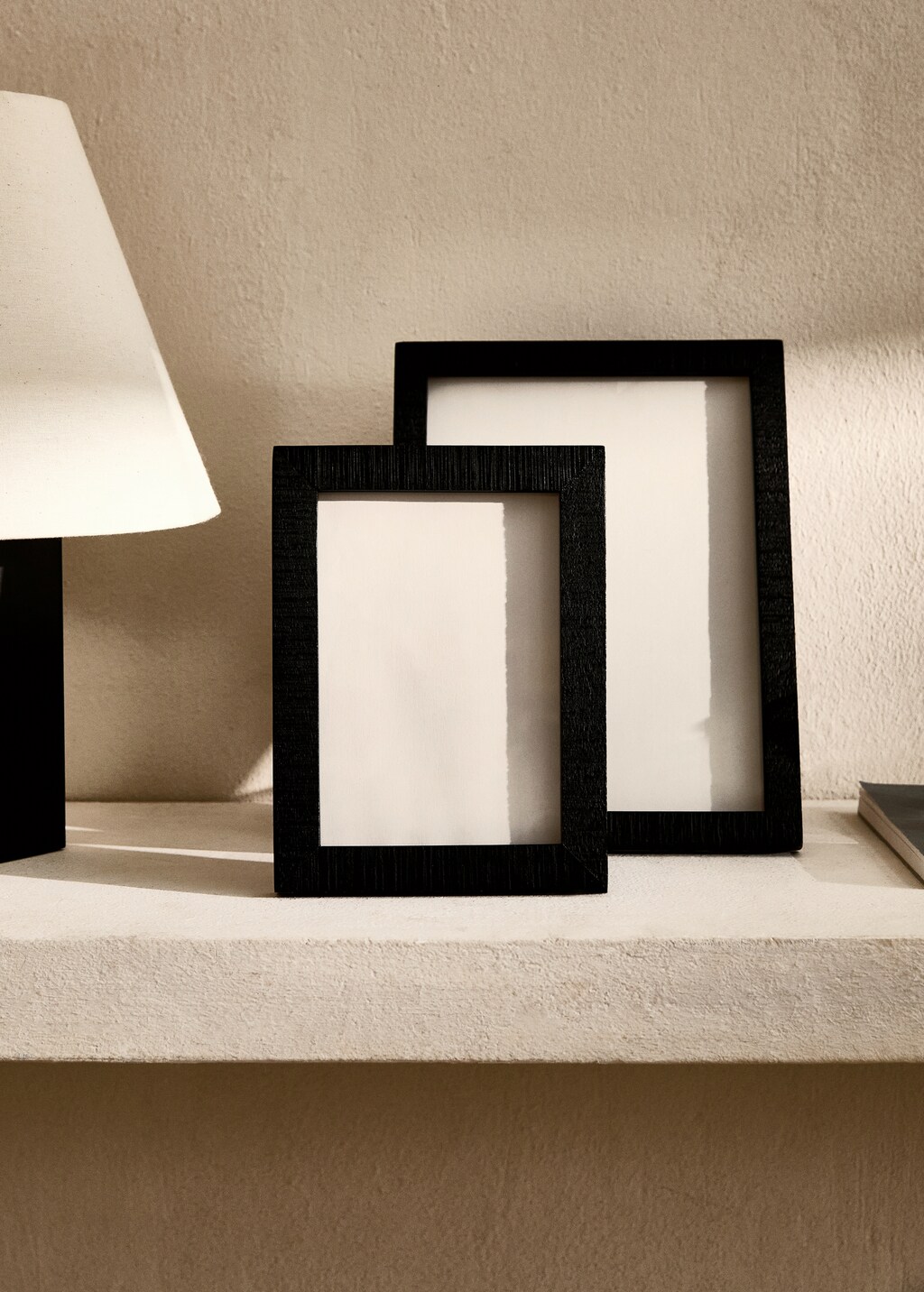 Medium textured wood frame - Black