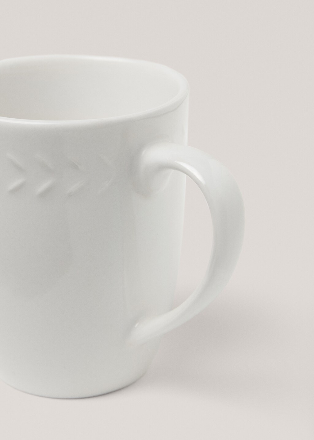 Stoneware mug with herringbone relief - White
