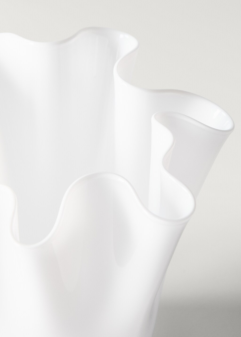 Irregular hand-blown glass vase - White