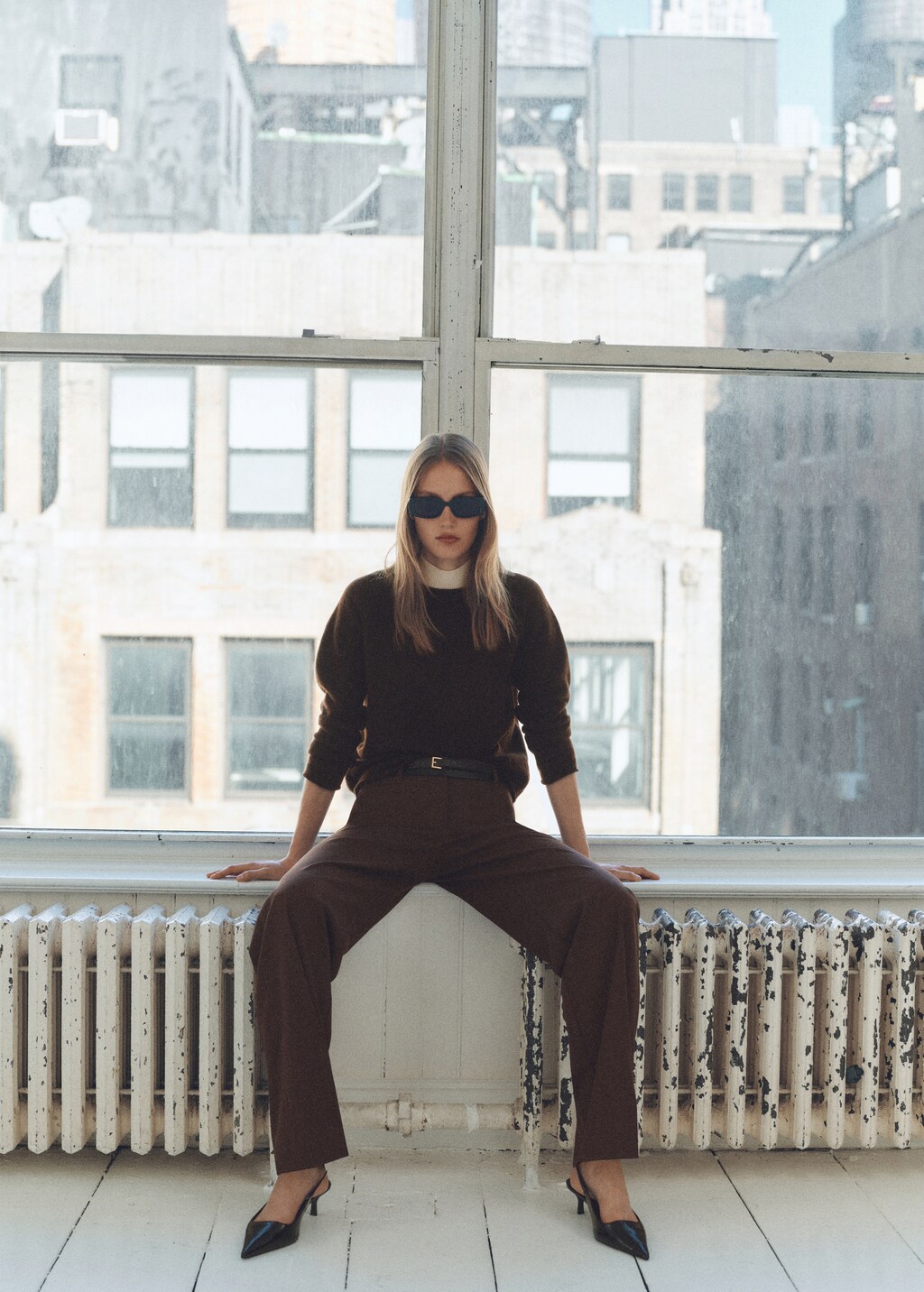 Round-neck knitted sweater - Brown